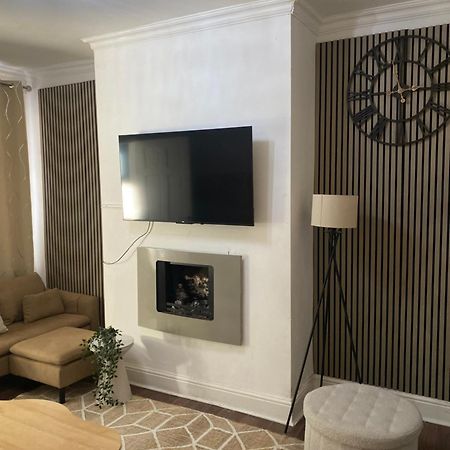 Modern Townhouse-Free Parking-Games Room-Fast W-Ifi Manchester Exterior photo