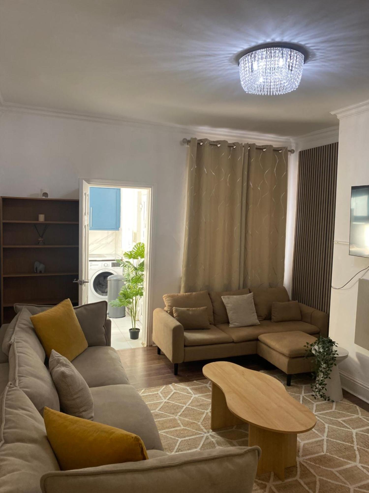Modern Townhouse-Free Parking-Games Room-Fast W-Ifi Manchester Exterior photo